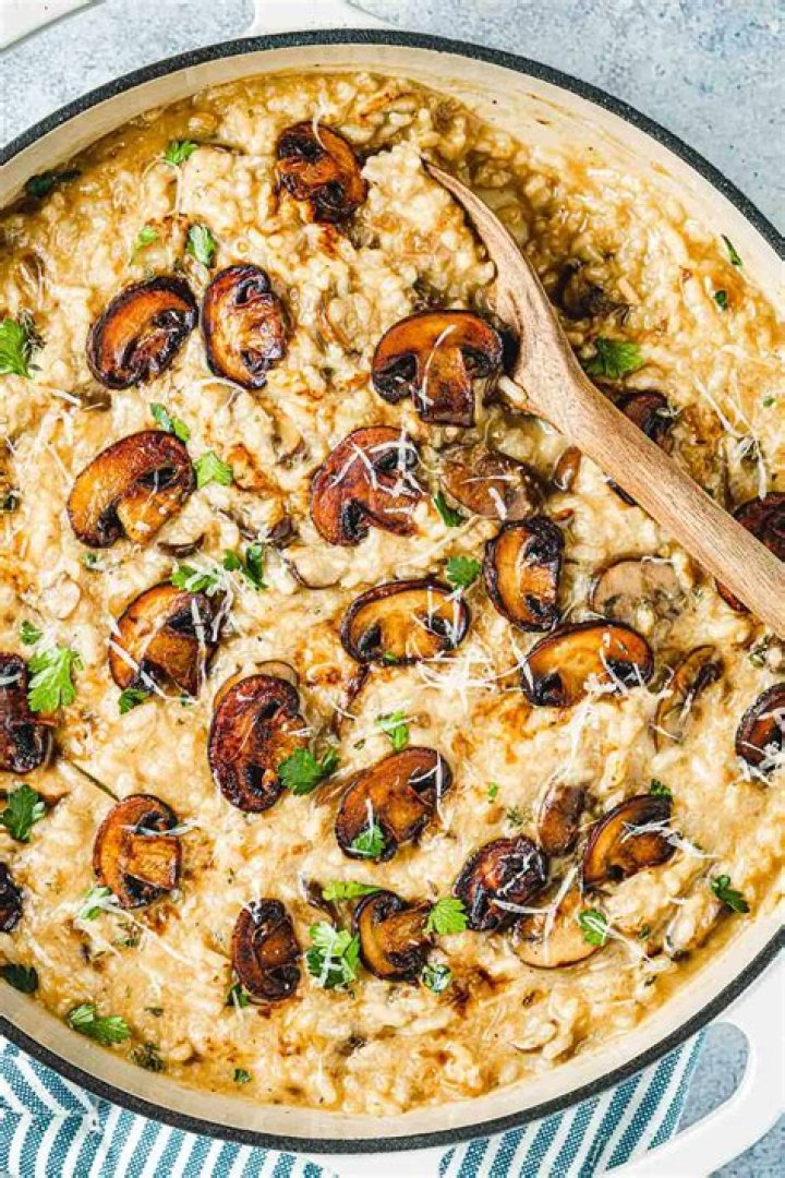 How do you make risotto with mushrooms and rice?